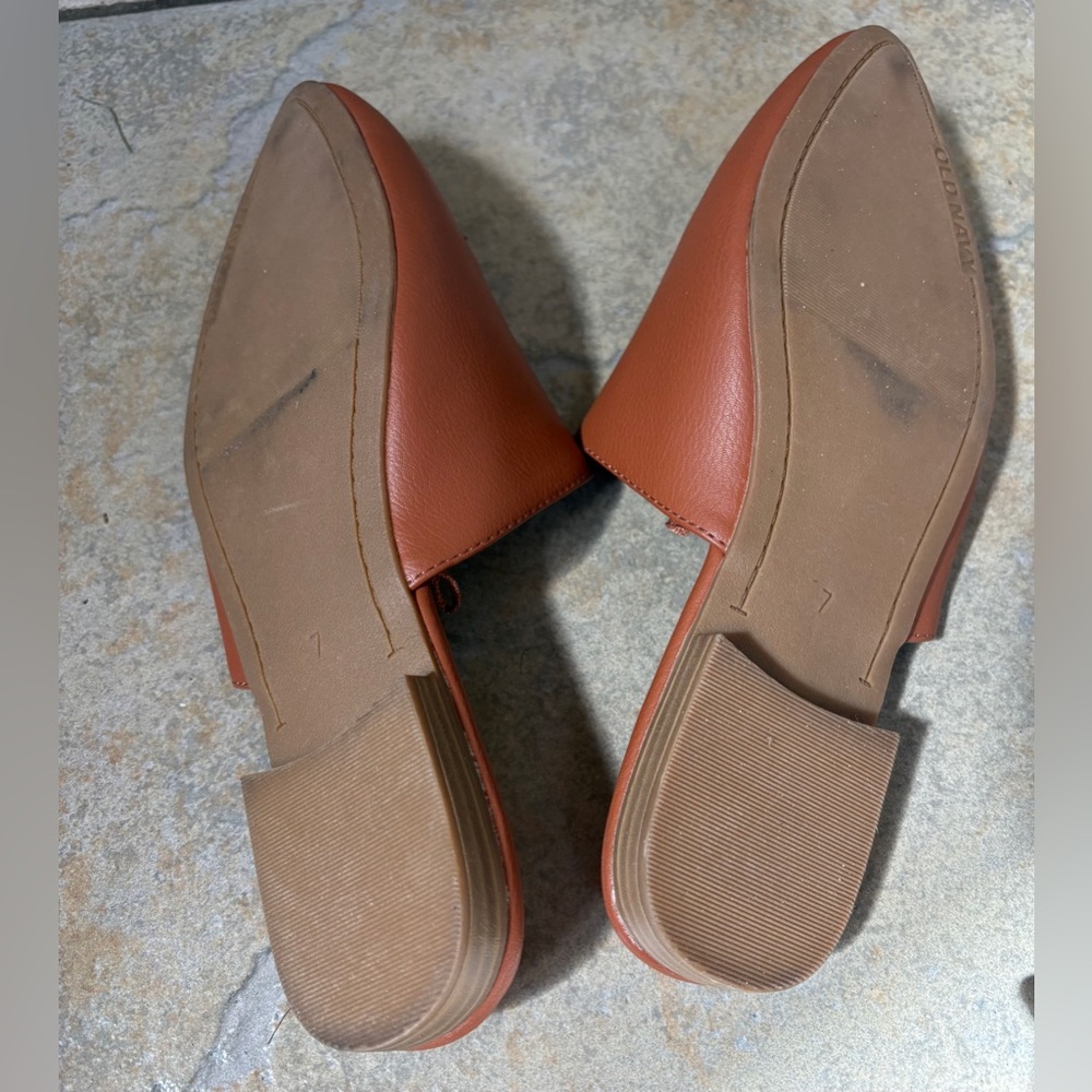Old Navy Cognac Pointed Mule Slides - Picture 3 of 3